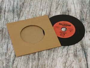 wedding-invitation-vinyl-cd-record-style-wallet-10