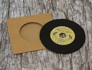 wedding-invitation-vinyl-cd-record-style-wallet-9