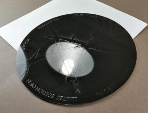 Spot gloss printing on the reverse of a 7" record