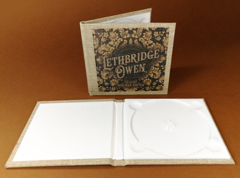 Full colour cover printing on a light brown coarse linen digipak