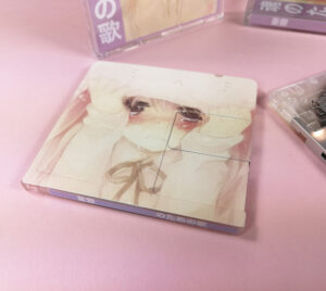 Close-up of our on-body MiniDisc full colour printing with a white base