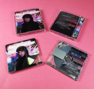 Printed MiniDiscs with a clear window under the clip area, supplied in a printed case